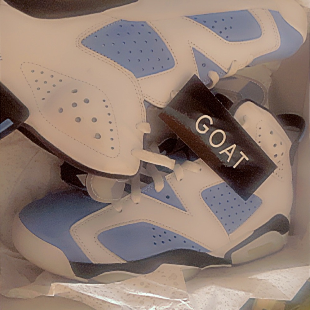Men Air Jordan 6 Retro”UNC Home”
Size 10